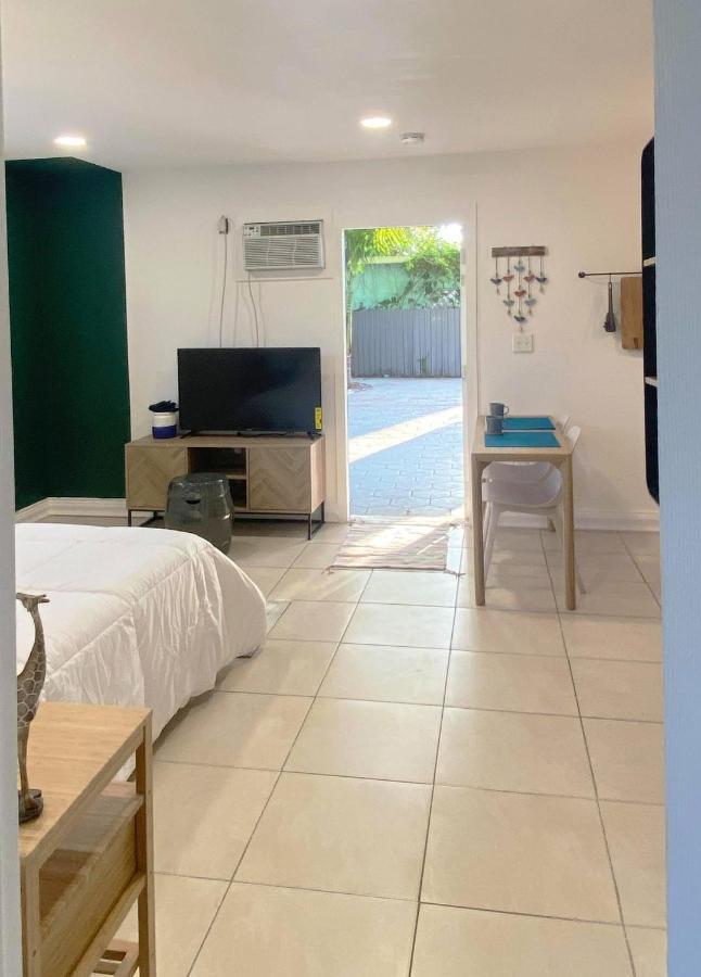Private Suite W/ Full Backyard, Bbq, 5Min From Mia Miami Extérieur photo