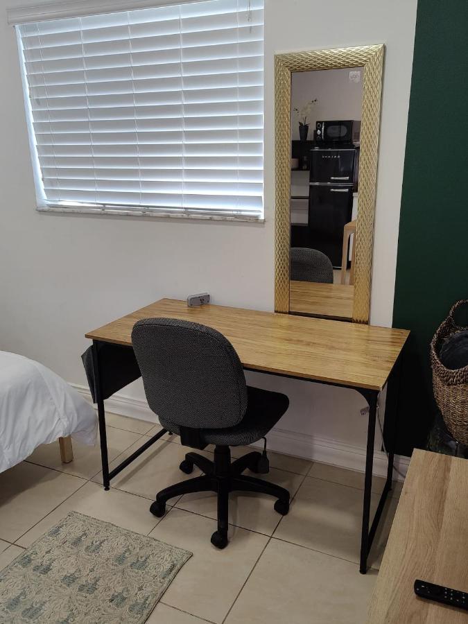 Private Suite W/ Full Backyard, Bbq, 5Min From Mia Miami Extérieur photo